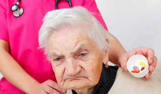 Пожилая женщина с болезнью Пика
