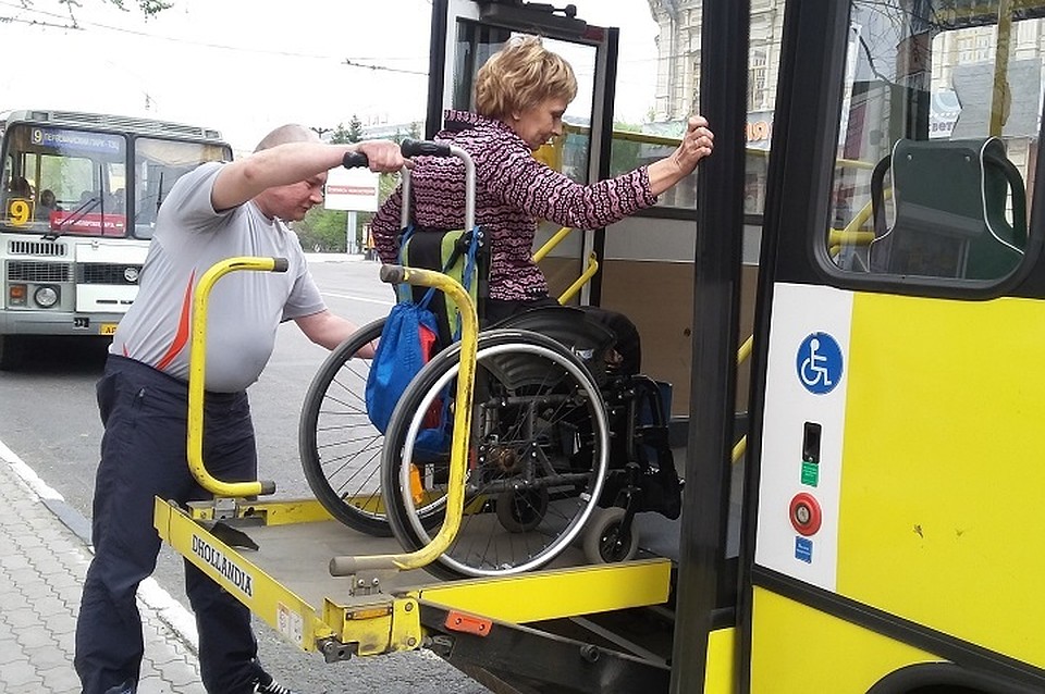 Инвалиды второй группы имеют право на бесплатный проезд в общественном транспорте